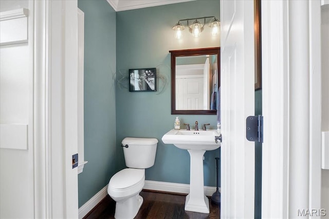 17 Denver Pl, Saint Louis, MO 63119 - bathroom with wood finished floors and crown molding