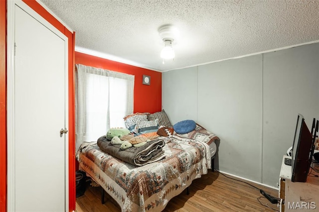 19518 State Highway Ww, Puxico, MO 63960 - bedroom featuring a textured ceiling, wood finished floors, and ornamental molding