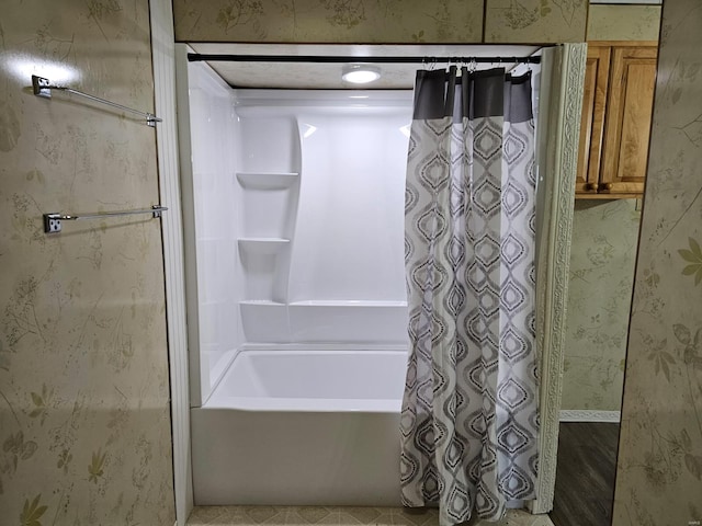 1501 S Main St, Hillsboro, IL 62049 - bathroom featuring shower / bath combo with shower curtain