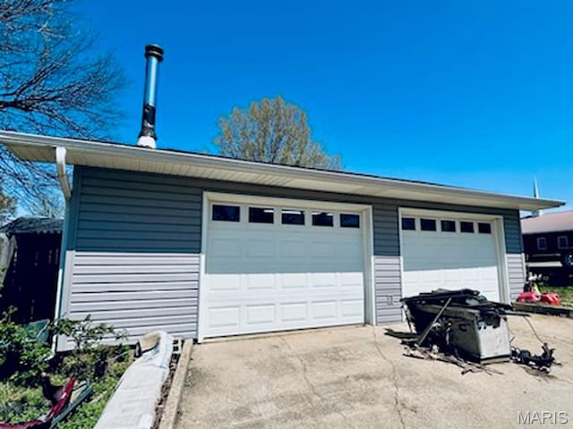 view of detached garage
