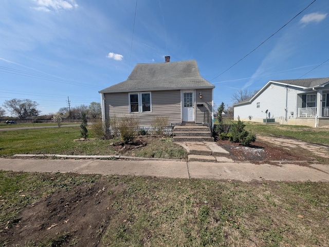 226 Goulding St, East Alton, IL 62024 - bungalow-style home with a chimney and a front yard