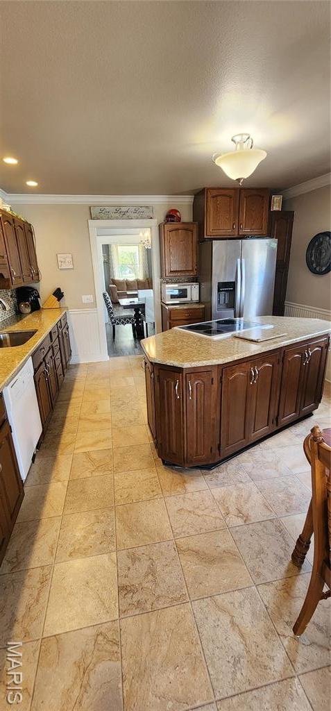 530 W Holmes, Chester, IL 62233 - kitchen with white appliances, ornamental molding, a sink, a kitchen island, and recessed lighting