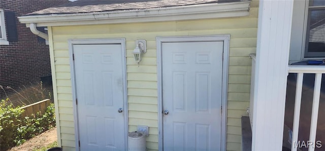 530 W Holmes, Chester, IL 62233 - property entrance featuring roof with shingles
