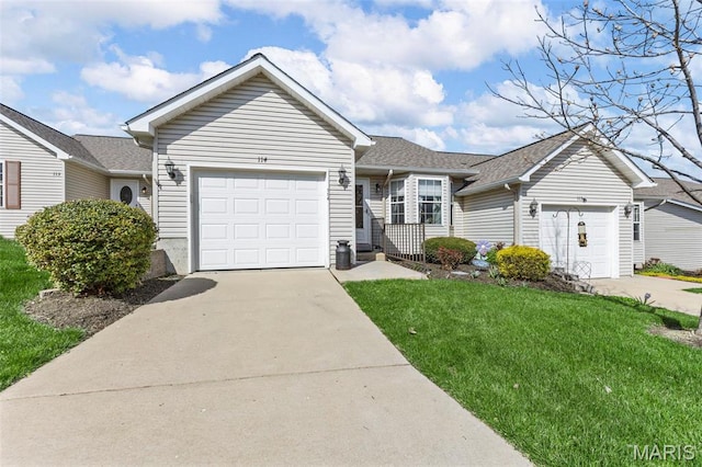114 Fort Dodge Dr, Wright City, MO 63390 - single story home featuring an attached garage, a front lawn, and driveway