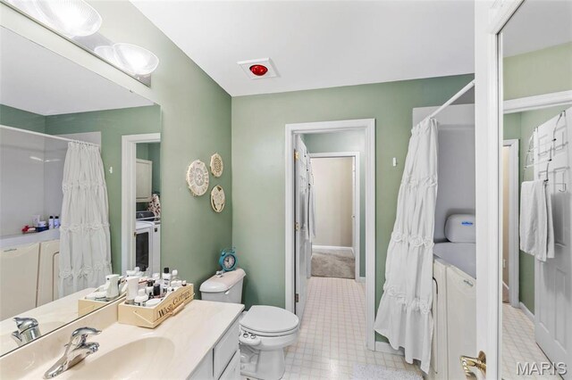 114 Fort Dodge Dr, Wright City, MO 63390 - full bathroom featuring vanity, toilet, a shower with shower curtain, and baseboards