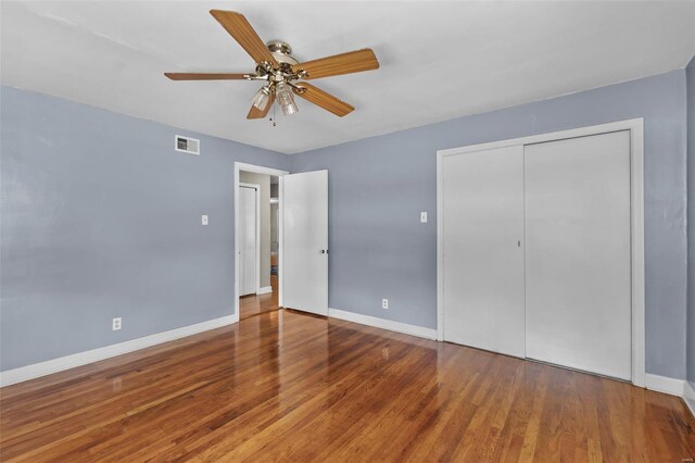 605 W Washington St, Kennett, MO 63857 - unfurnished bedroom with wood finished floors, baseboards, a closet, and ceiling fan