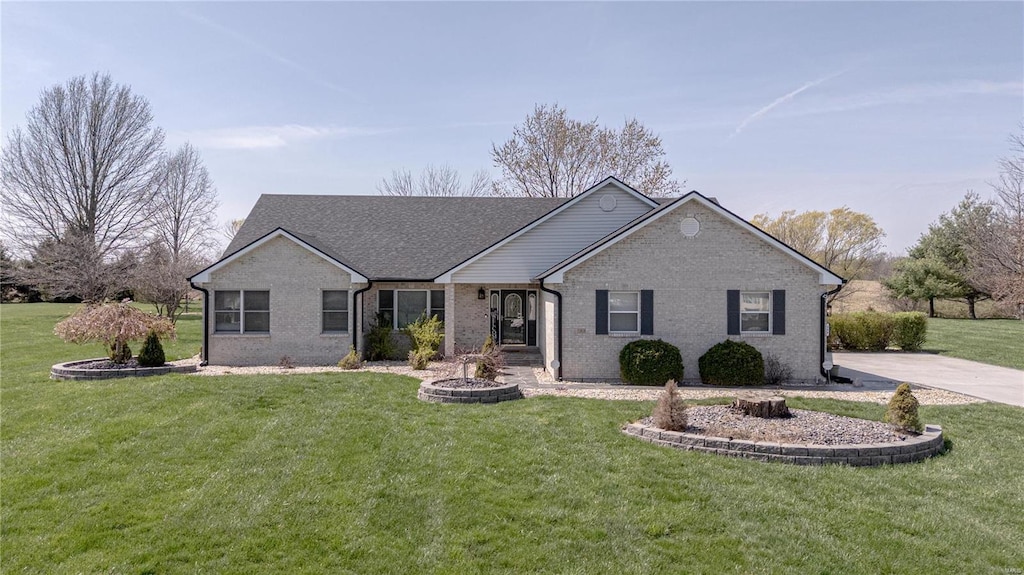 566 Berkshire Dr, Troy, IL 62294 - single story home featuring a front lawn and brick siding