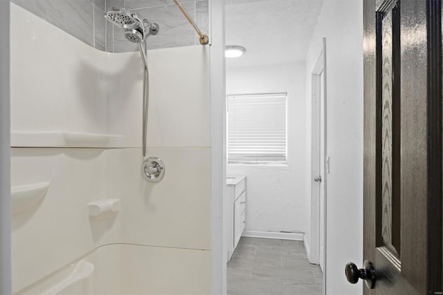 47 E Adams Dr E, St Louis, IL 62206 - bathroom featuring a shower, baseboards, and vanity