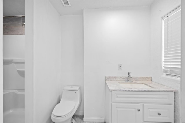 47 E Adams Dr E, St Louis, IL 62206 - bathroom featuring vanity, toilet, and a shower