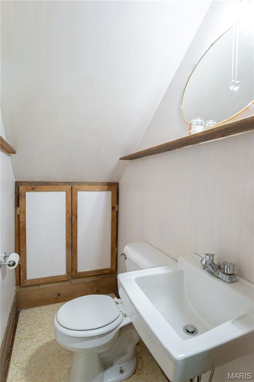 110 W Scioto St, St James, MO 65559 - bathroom featuring toilet and vaulted ceiling