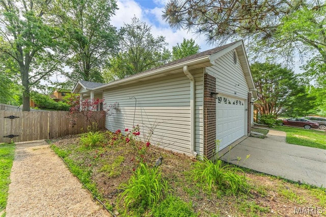 1064 Pinecone Trl, Florissant, MO 63031 - view of garage