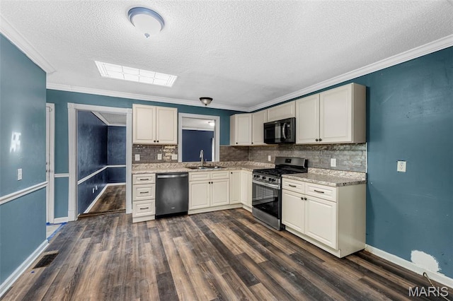 1064 Pinecone Trl, Florissant, MO 63031 - kitchen featuring stainless steel appliances, a sink, a textured ceiling, backsplash, and dark wood finished floors