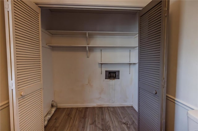 112 Summer Dr, Sikeston, MO 63801 - laundry area featuring washer hookup, wood finished floors, and baseboards