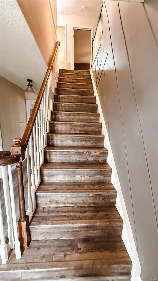 112 Summer Dr, Sikeston, MO 63801 - stairway with wood finished floors