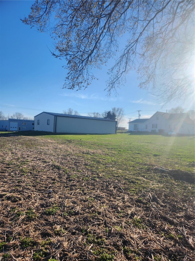 view of yard with a pole building and an outbuilding