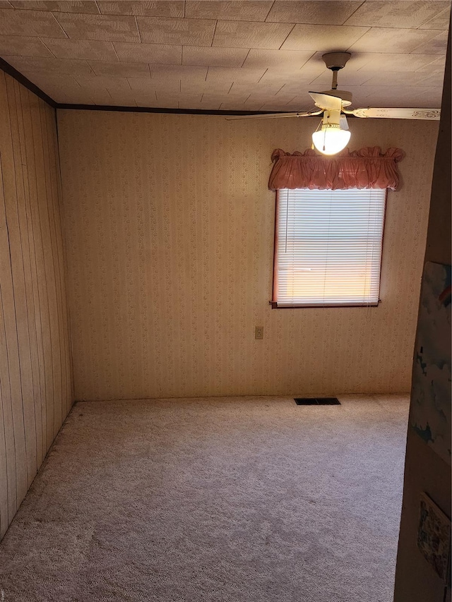 empty room featuring carpet floors and ceiling fan