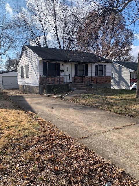 306 Midlothian Rd, Saint Louis, MO 63137 - photo 1