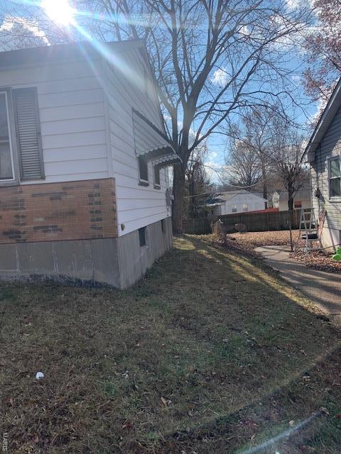 306 Midlothian Rd, Saint Louis, MO 63137 - photo 2
