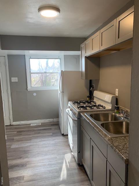 306 Midlothian Rd, Saint Louis, MO 63137 - photo 9