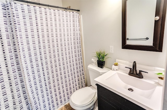 1810 N Van Buren St, Litchfield, IL 62056 - full bathroom featuring toilet, vanity, and a shower with shower curtain