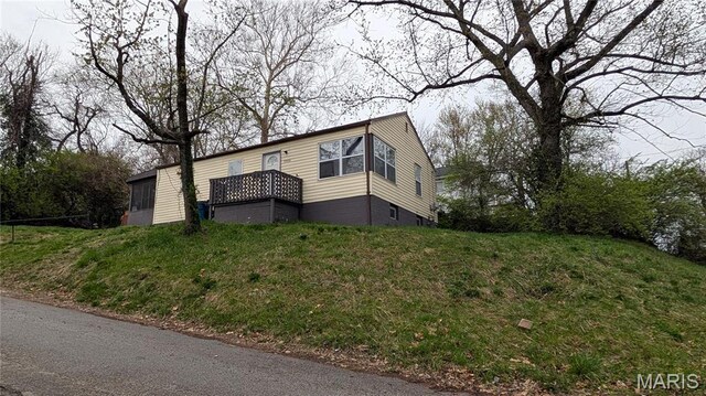 7200 Sapphire Ave, Saint Louis, MO 63136 - view of front facade with a front lawn