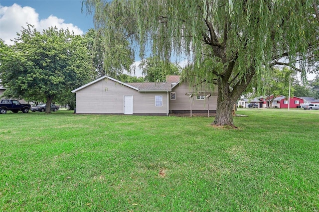 104 N 6th St, Witt, IL 62094 - view of green lawn