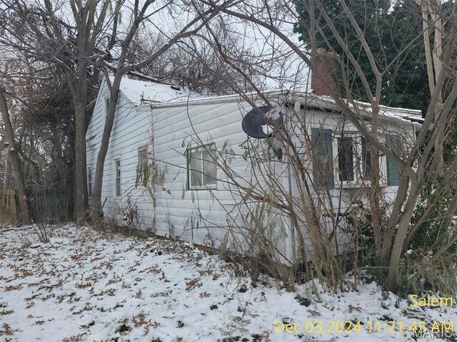 404 W Schwartz St, Salem, IL 62881 - view of snow covered property
