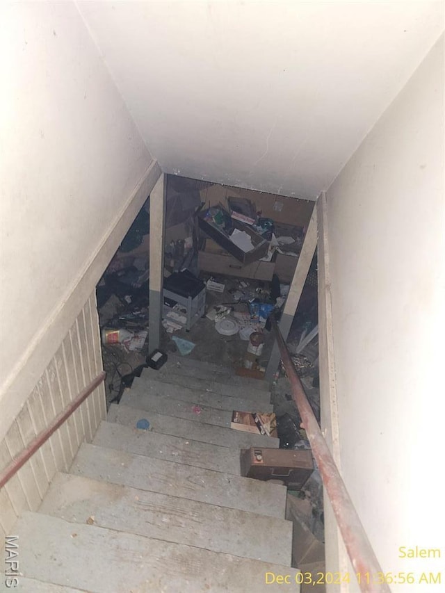 404 W Schwartz St, Salem, IL 62881 - view of staircase