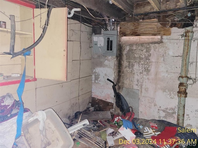404 W Schwartz St, Salem, IL 62881 - unfinished basement with electric panel