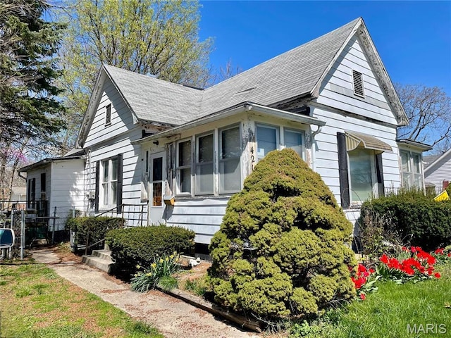 view of front of property with a shingled roof