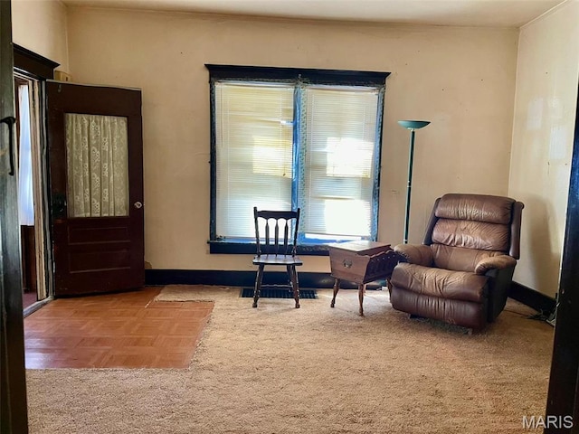 sitting room with carpet and baseboards