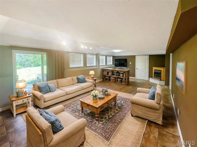 7203 Jakes Pr, Sullivan, MO 63080 - living area with baseboards