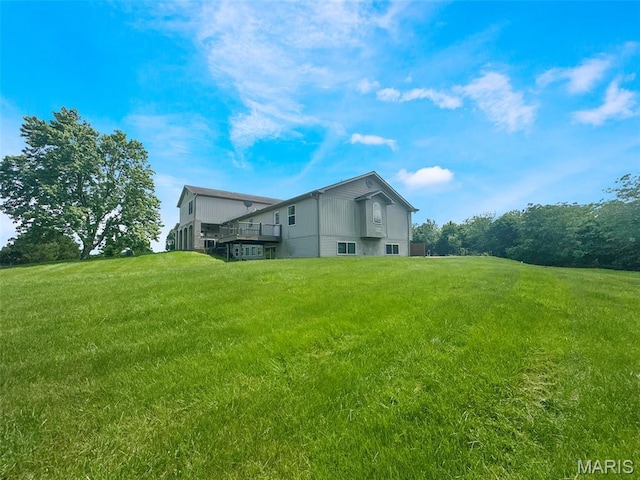 7203 Jakes Pr, Sullivan, MO 63080 - back of property with a lawn and a deck