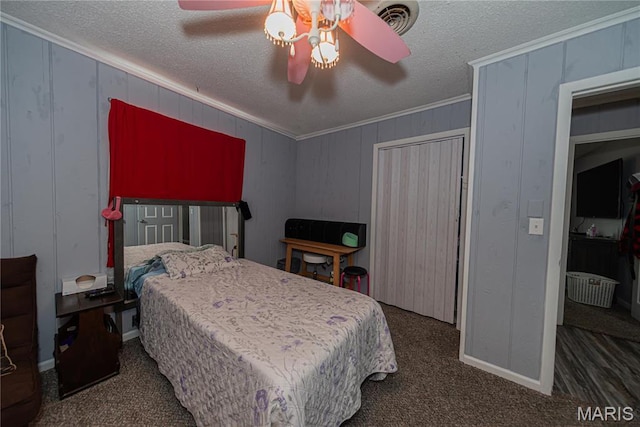 708 E Candy Cane Ln, West Frankfort, IL 62896 - bedroom with ornamental molding, a textured ceiling, carpet, and a ceiling fan
