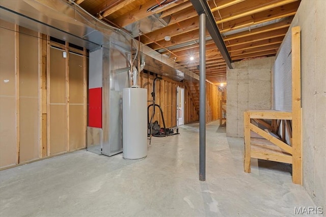 13374 Wintergreen Estates Dr, Fenton, MO 63026 - unfinished basement featuring water heater