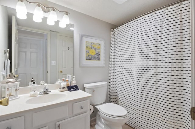 full bath featuring toilet, vanity, a shower with shower curtain, and a textured ceiling