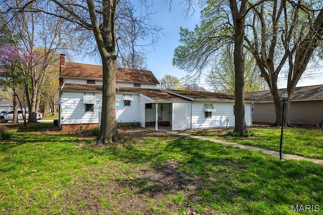 204 E 3rd N St, Mount Olive, IL 62069 - view of front facade with a front yard and a chimney