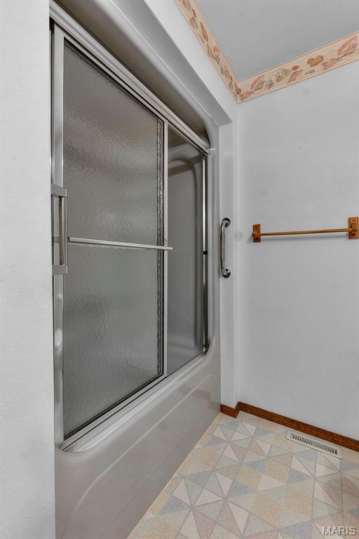 413 Huber Rd, Perryville, MO 63775 - full bath featuring shower / bath combination with glass door and baseboards