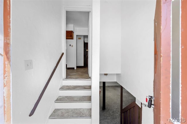 1825 S New Florissant Rd, Florissant, MO 63031 - view of staircase