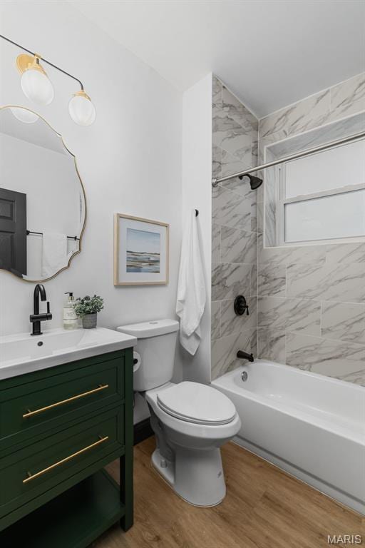 6007 S Kingshighway Blvd S, Saint Louis, MO 63109 - full bath featuring wood finished floors, toilet, vanity, and washtub / shower combination
