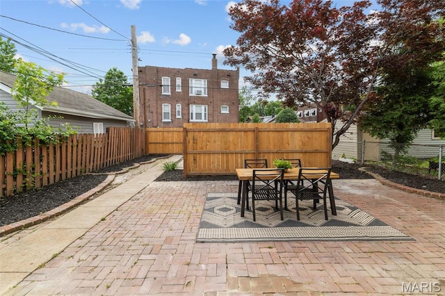 6007 S Kingshighway Blvd S, Saint Louis, MO 63109 - view of patio / terrace featuring a fenced backyard and outdoor dining area