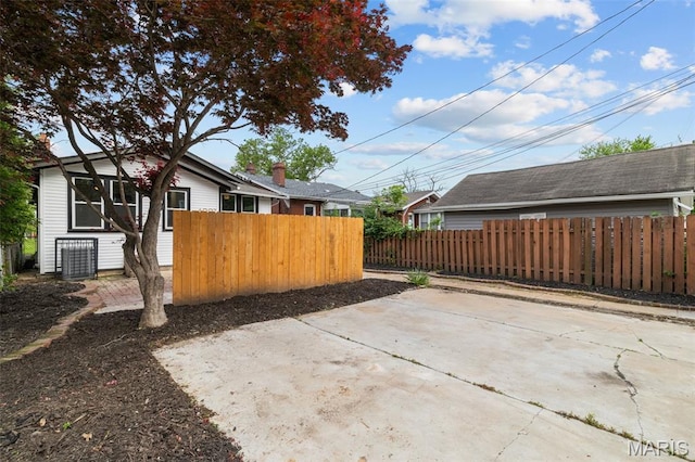 6007 S Kingshighway Blvd S, Saint Louis, MO 63109 - view of patio / terrace featuring central AC unit