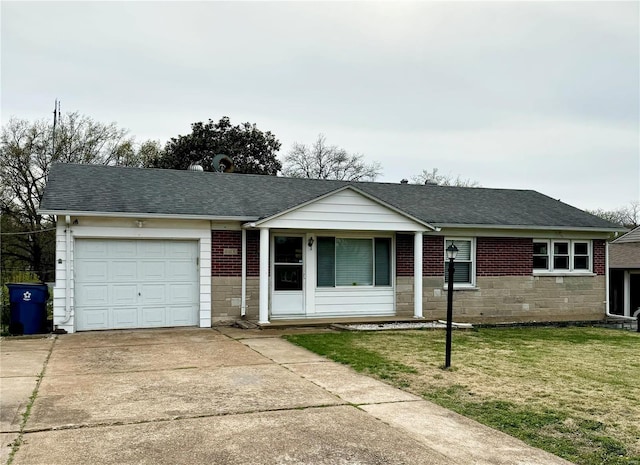4400 Mohegan Dr, Saint Louis, MO 63123 - ranch-style home featuring an attached garage, driveway, a shingled roof, and a front lawn