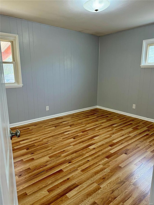 4400 Mohegan Dr, Saint Louis, MO 63123 - unfurnished room featuring wood finished floors and baseboards