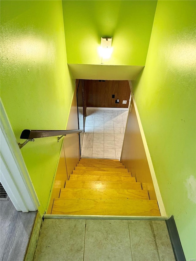 4400 Mohegan Dr, Saint Louis, MO 63123 - stairway with baseboards
