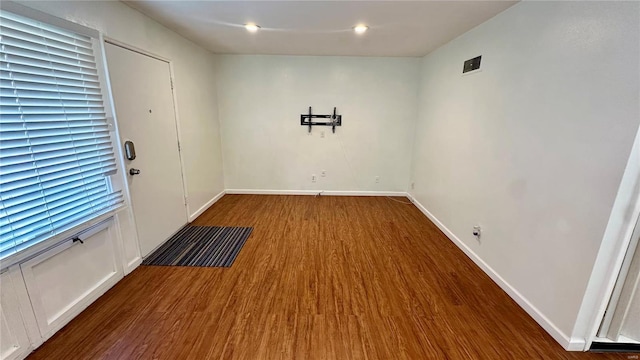 4400 Mohegan Dr, Saint Louis, MO 63123 - entryway featuring wood finished floors, baseboards, and recessed lighting