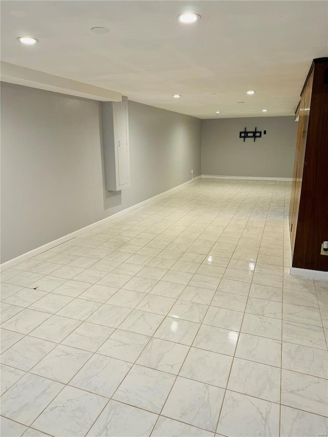 4400 Mohegan Dr, Saint Louis, MO 63123 - unfurnished room featuring recessed lighting and baseboards