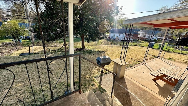 4400 Mohegan Dr, Saint Louis, MO 63123 - view of yard with fence