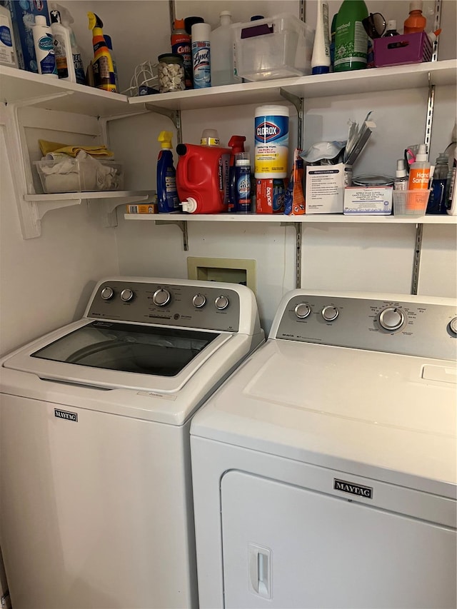 572 Coeur De Royale Unit 103, Creve Coeur, MO 63141 - clothes washing area featuring separate washer and dryer