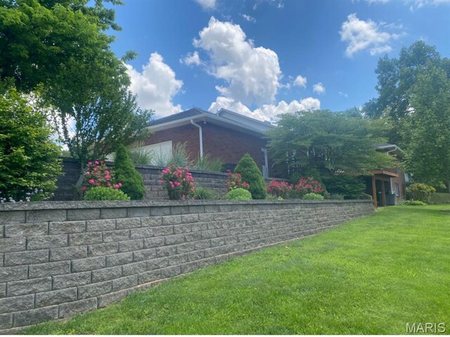 705 Linder Blvd, Greenville, IL 62246 - view of side of property featuring a yard